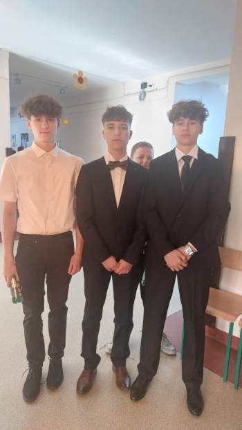 403e3213-d66f-4118-bb59-403929836e54