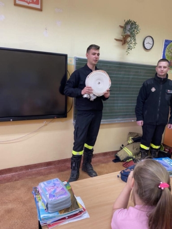 14915385-e22c-454a-8703-d69376224838