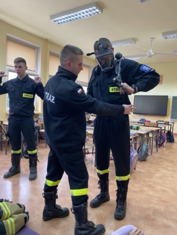 f1798ea4-f44c-46e8-9918-547cf559d245