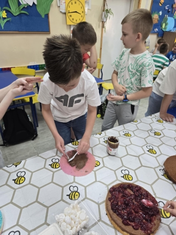 7049a154-9e4a-43ed-a1e8-3e52b19e4553