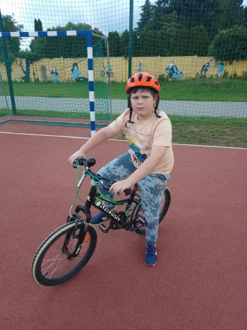 9eb9057a-87d4-47e1-9b5f-5c26e8a381e9