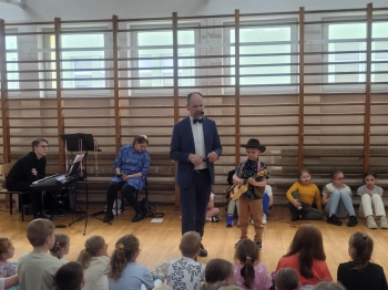 db247240-8368-44e5-bda1-9791a2a21781