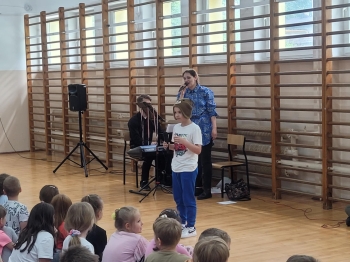 dc27417b-9709-4380-bf70-69b94fdaa1c4