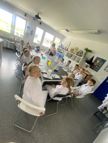 1e6fee3b-67c5-424f-94d1-46526e95c262