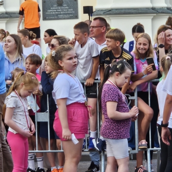 8df6f574-b5f0-4b7d-8995-61929ff94687