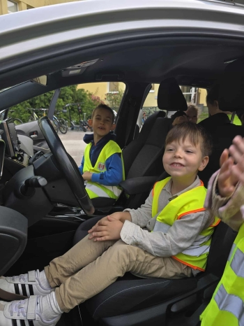 6ef76518-d856-4d16-8e1d-f14994dc58d6