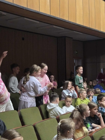 189f03f9-3af5-4346-9056-eeb728a18536