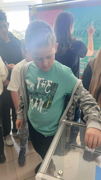 4ad20580-399c-428c-93db-17225de8a9a9