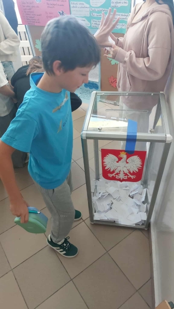 6c93af20-4d99-4033-a06c-25b4f41c856b