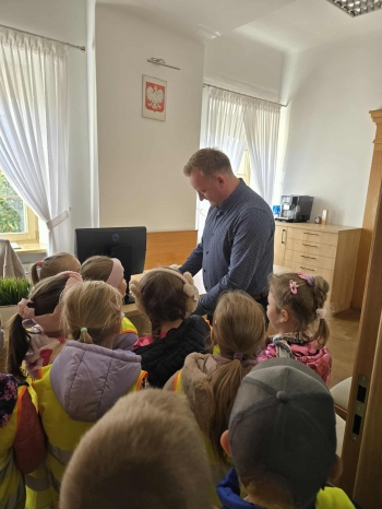 75572641-3c5b-45c4-8f6c-6d1ec4570194