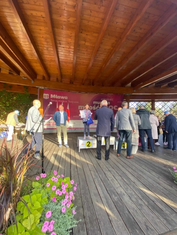 9e6cccef-3fe8-450d-a183-4fdb8323c3c2