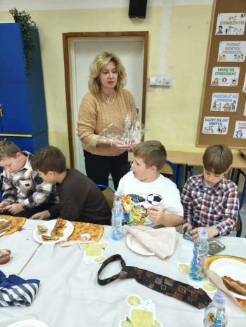 0f9cd1a6-27a1-4cf7-ac00-e18ba3144ba5