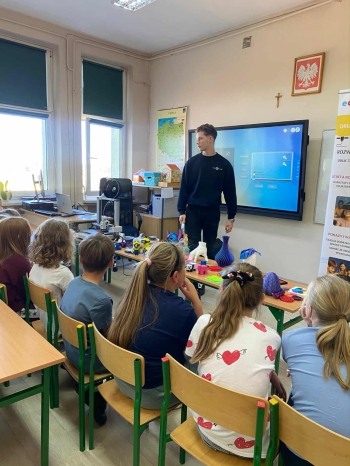 160af600-20a2-41e6-9289-47b1d6935bb3