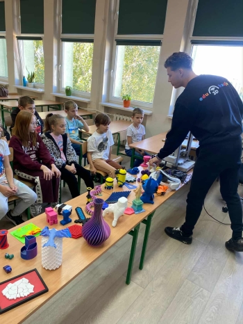 fe63210e-2aa4-4668-884c-cc2d000c035b