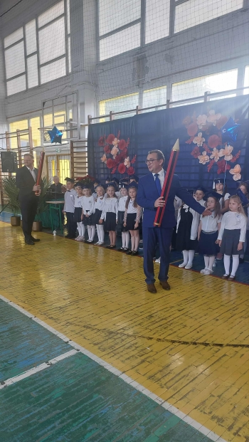 817f64b4-e52a-437f-8e1a-4eab30b84184