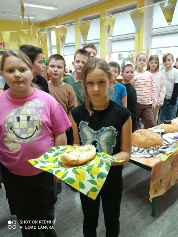 76cd6bef-4b96-48a9-960e-e24ff79d0802