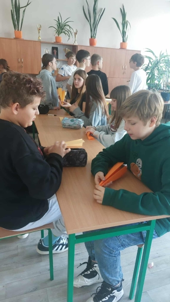 8077334f-a39a-4924-b8a5-d56f5e82b574