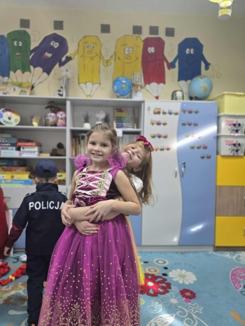 cd560a23-d967-45a7-b98c-aeca3a83da75