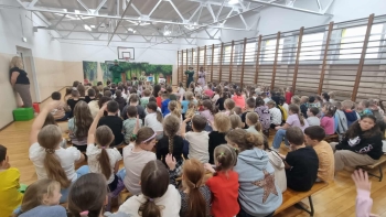 8f57a099-950f-45cb-a216-ba2912bb9c02