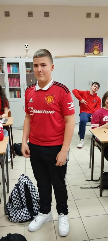 e0064dfc-4b99-4046-83f4-e487fc6c8255