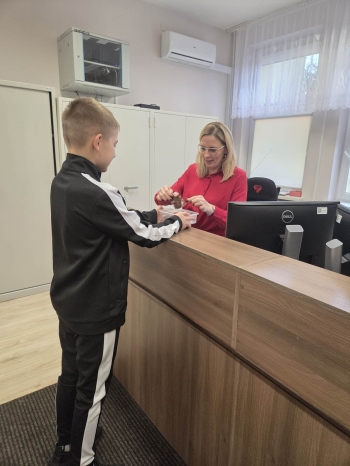 f7ad66d0-c572-4517-ad6f-9ae444024557