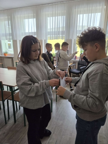 b0530fbb-d0e7-4bc7-bd68-488ea5f5836e