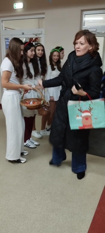 735f19f4-94dd-4cf9-b2f2-295a1c3d3669