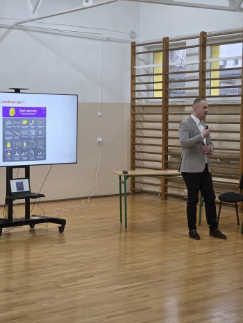 74063e35-bc19-4159-81f0-c52abdc47456