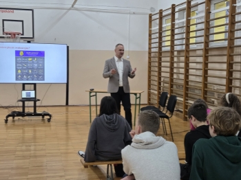 241610b9-dd55-4dec-a1f7-47b7f6861e0d