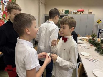 d9a55179-8b42-421e-85c9-f92417ecaab2