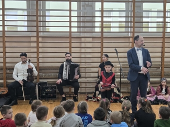 39b0de07-bd4d-4645-a18c-5c5712f14704