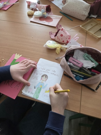 d3b6bb49-7d1c-4023-8061-70504ef5cd5f