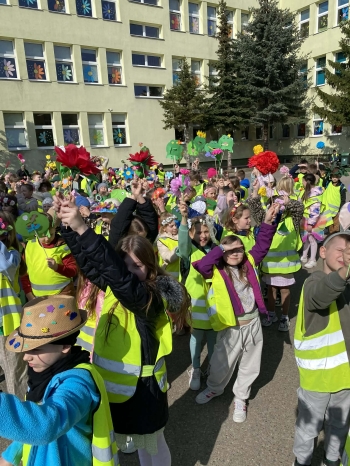 6a4cf037-aff0-4725-b60c-f7435b80665a