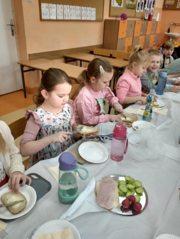 c1190835-a4f9-42f7-b6df-5eb33fcda55d