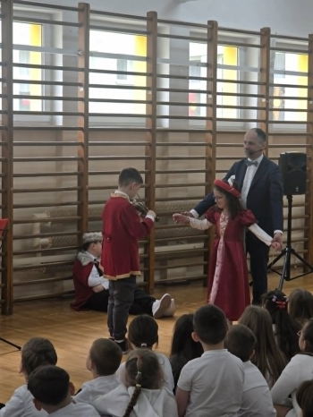 7c5ba692-7f74-4776-8cdd-fd367ea40552