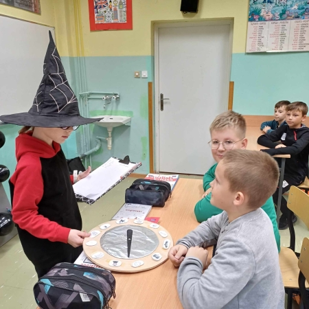 Kulturowa lekcja z okazji Halloween w klasie IV b