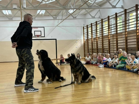 Czy wiesz, jak zachować się w sytuacji zagrożenia ze strony psa?