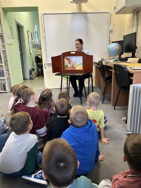 Księżyce” z MPS nr 4 wybrały się z wizytą do biblioteki pedagogicznej