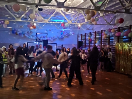 Dyskoteka karnawałowa dla uczniów klas IV-VIII