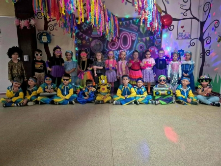 Bal disco w stylu lat 80. w MPS 3  w Mławie 