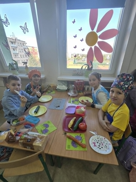 W klasie II a odbyło się wyjątkowe „zdrowe śniadanko”...