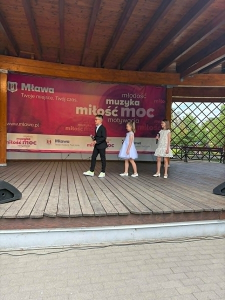 31 maja podczas Rodzinnego Festynu „Dziecięcej Radości” wystąpili uczniowie naszej szkoły