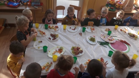 Przedszkolaka zdrowy dzień warzywno-owocowy